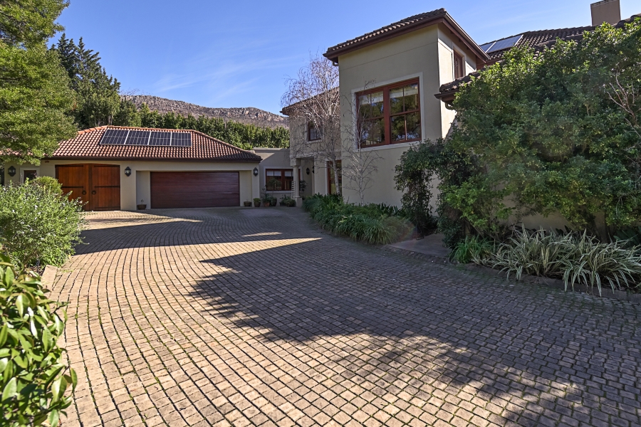 7 Bedroom Property for Sale in Zwaanswyk Western Cape